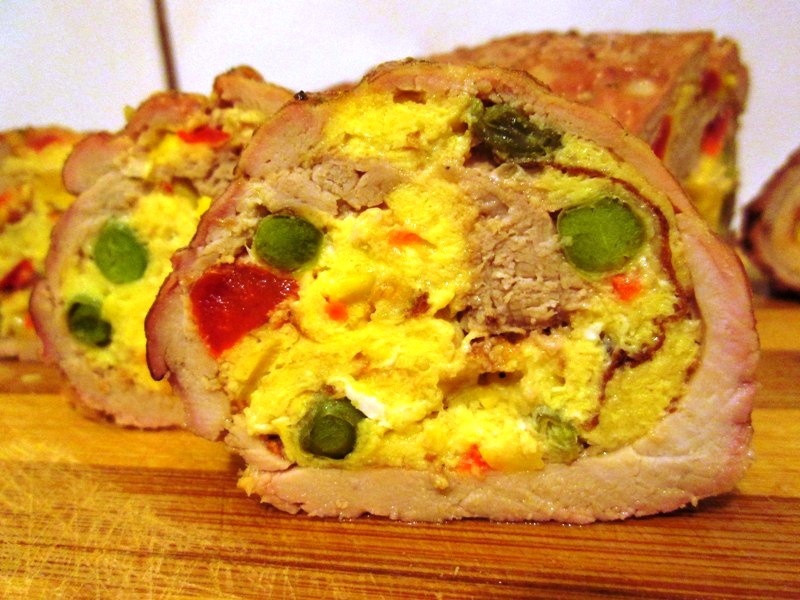 Rulada de porc cu omleta si legume