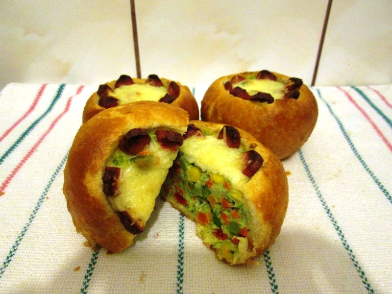 Chifle cu legume si carnaciori