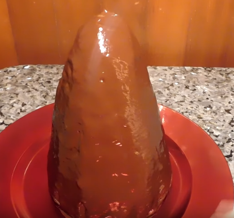 Tort de ciocolata in forma de bradulet de craciun