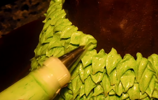 Tort de ciocolata in forma de bradulet de craciun