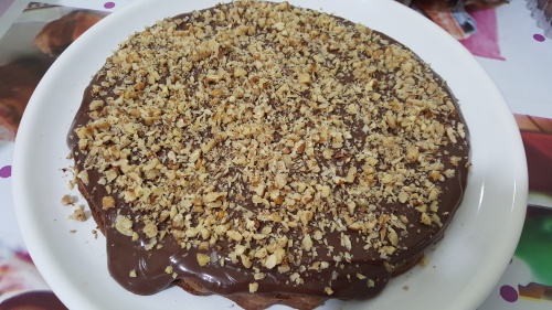 Tort cu cremă de ciocolată și nucă