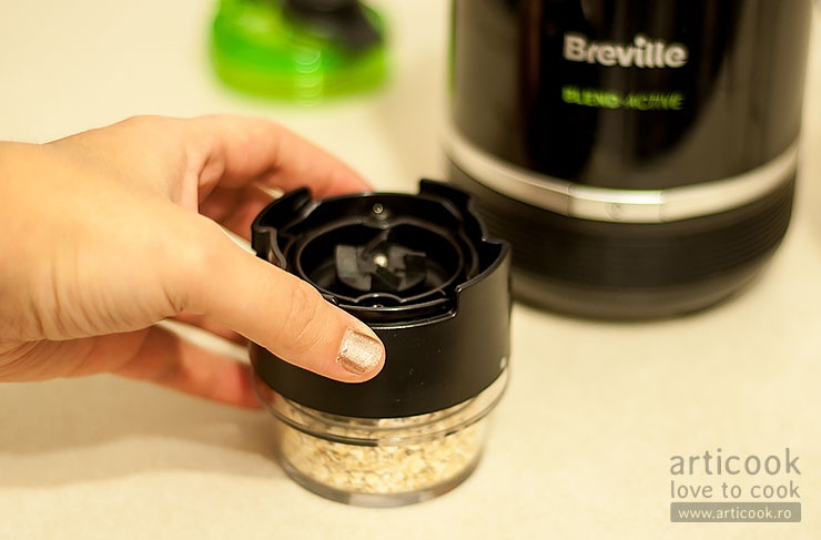 Smoothie cu fructe si fulgi de ovaz