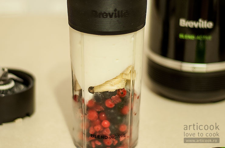 Smoothie cu fructe si fulgi de ovaz