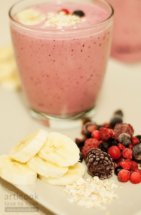 Smoothie cu fructe si fulgi de ovaz