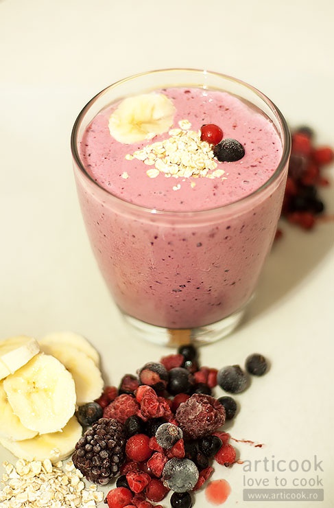 Smoothie cu fructe si fulgi de ovaz