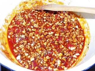 Napolitane cu nuca,stafide,rahat,merisoare ,glazurate cu crema de cacao