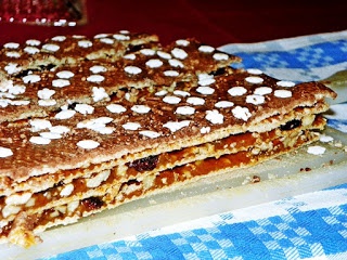 Napolitane cu nuca,stafide,rahat,merisoare ,glazurate cu crema de cacao