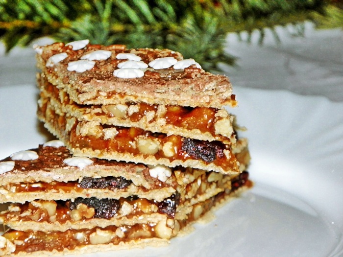 Napolitane cu nuca,stafide,rahat,merisoare ,glazurate cu crema de cacao