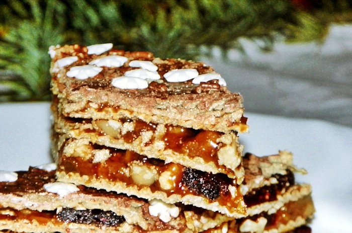 Napolitane cu nuca,stafide,rahat,merisoare ,glazurate cu crema de cacao