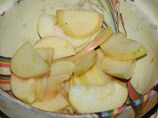 Trandafiri din aluat foietaj si mere