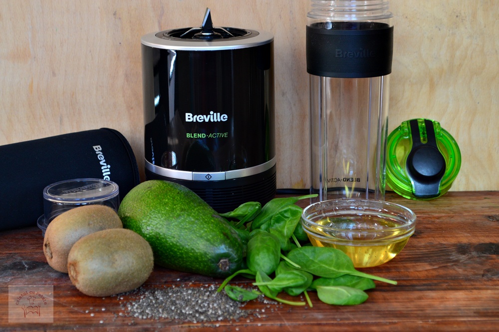 Smoothie detoxifiant cu kiwi, avocado si spanac