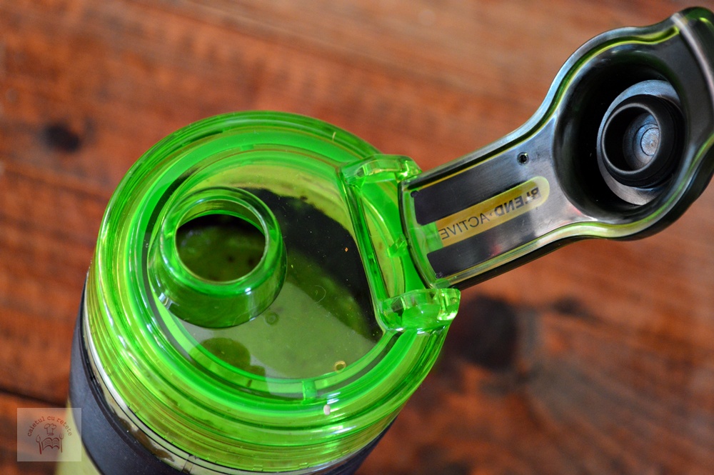 Smoothie detoxifiant cu kiwi, avocado si spanac