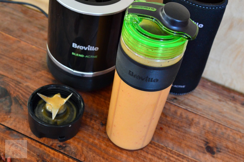 Smoothie revigorant cu mango, banana si kaki