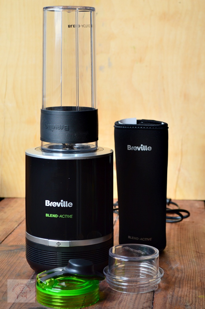 Smoothie revigorant cu mango, banana si kaki