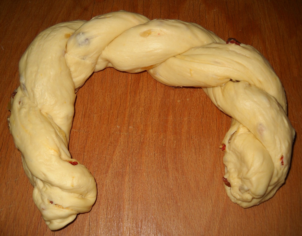 Cozonac cu fructe uscate