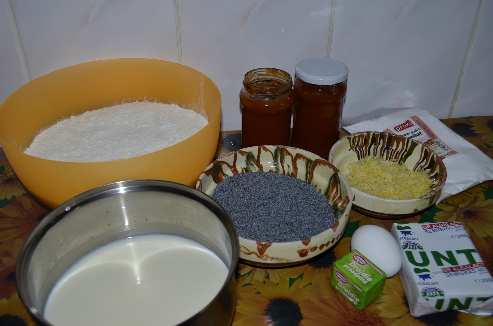 Cozonac cu mac si gem de caise