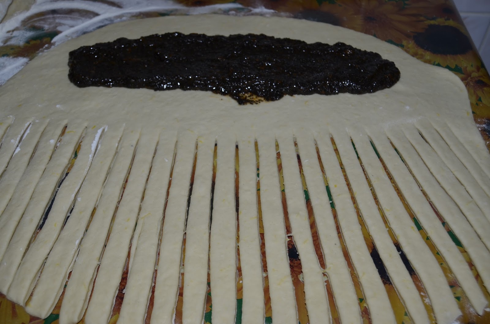 Cozonac cu mac si gem de caise