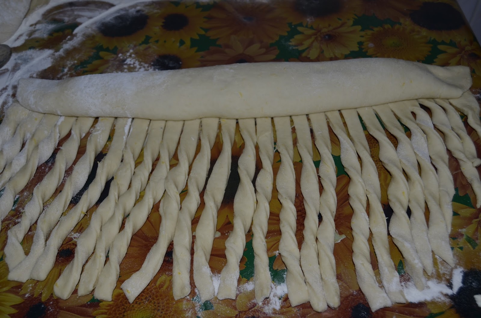 Cozonac cu mac si gem de caise