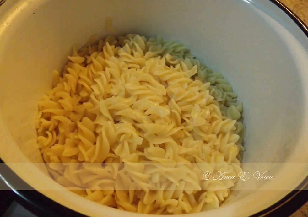 Paste fusilli cu sos si masline