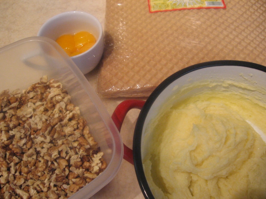 Napolitane cu caramel si nuca