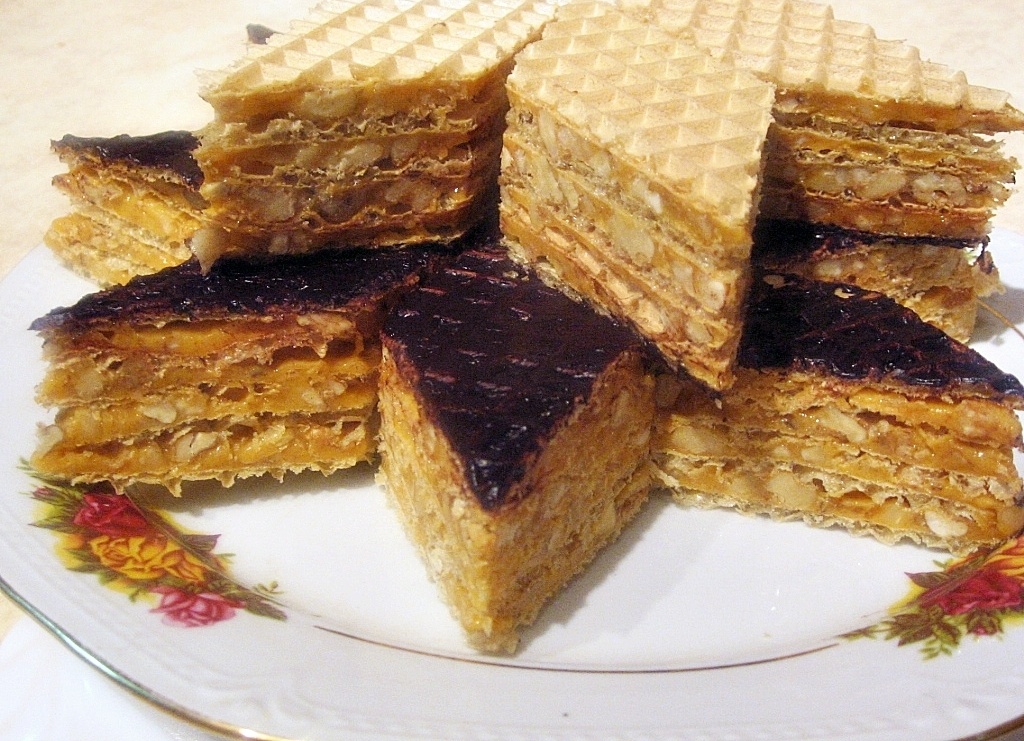 Napolitane cu caramel si nuca