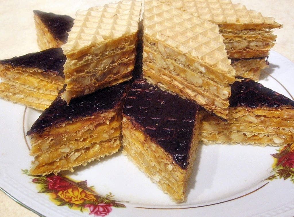 Napolitane cu caramel si nuca