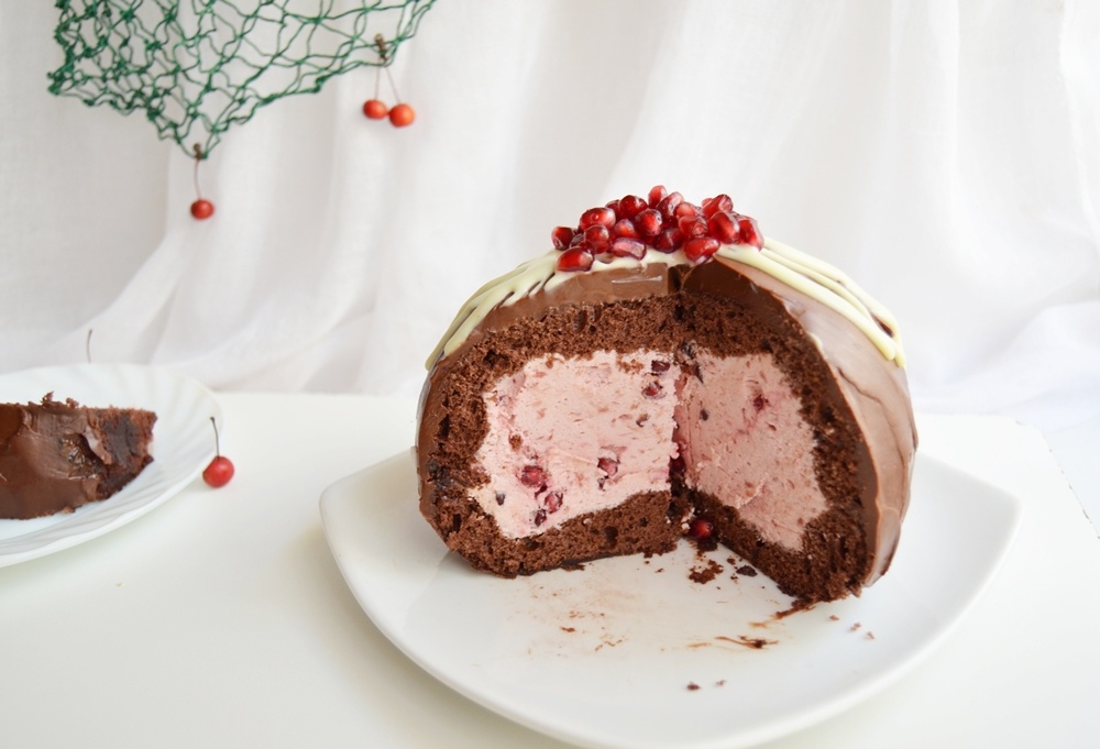 Bomba de ciocolata cu zmeura si rodie