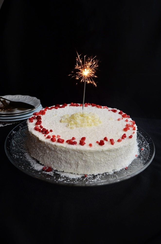 Tort cu nuca de cocos si zmeura