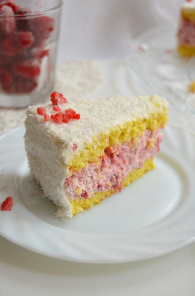 Tort cu nuca de cocos si zmeura