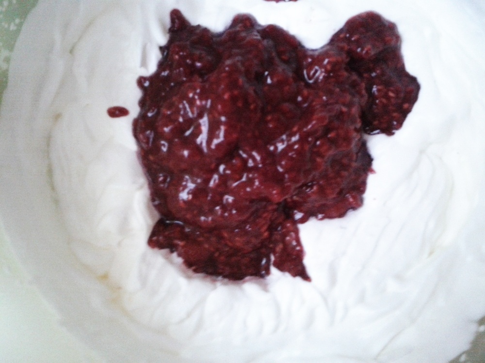 Tort cu nuca de cocos si zmeura