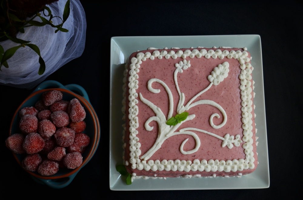 Tort cu capsune si busuioc