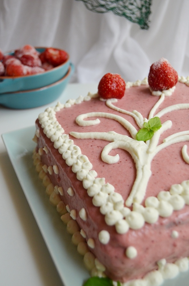 Tort cu capsune si busuioc