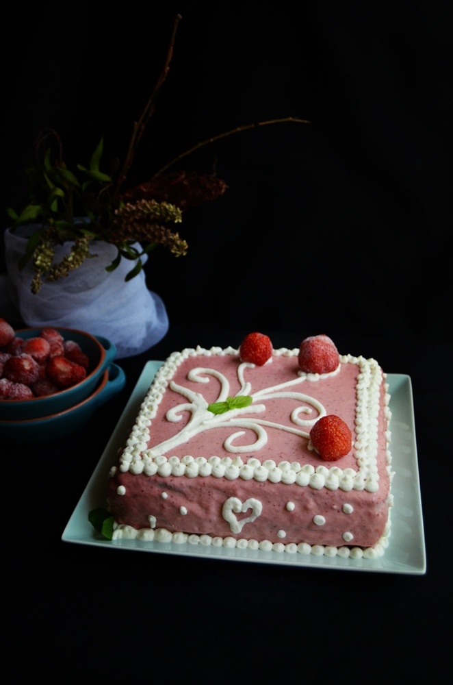 Tort cu capsune si busuioc