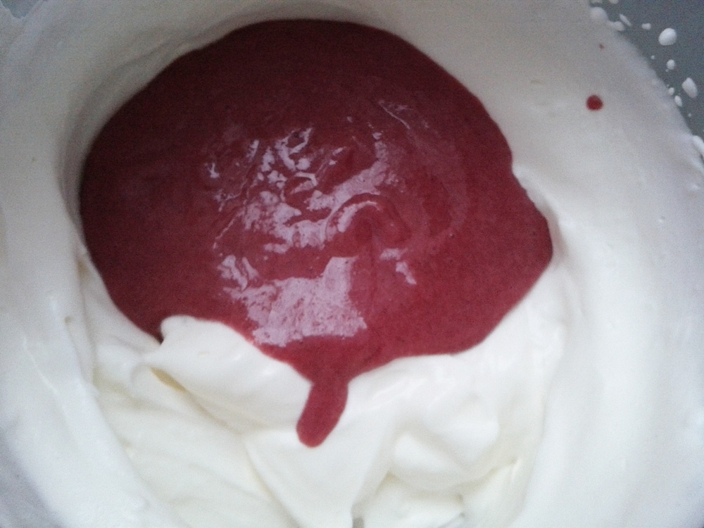 Prajitura cu migdale si crema de zmeura (fara zahar)