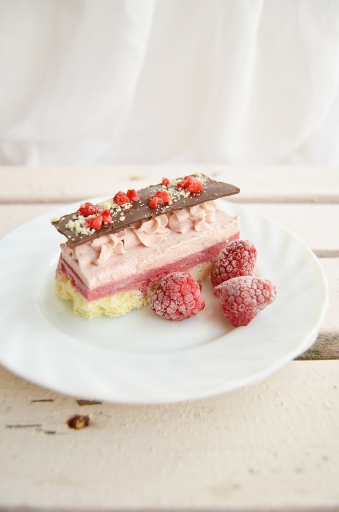 Prajitura cu migdale si crema de zmeura (fara zahar)