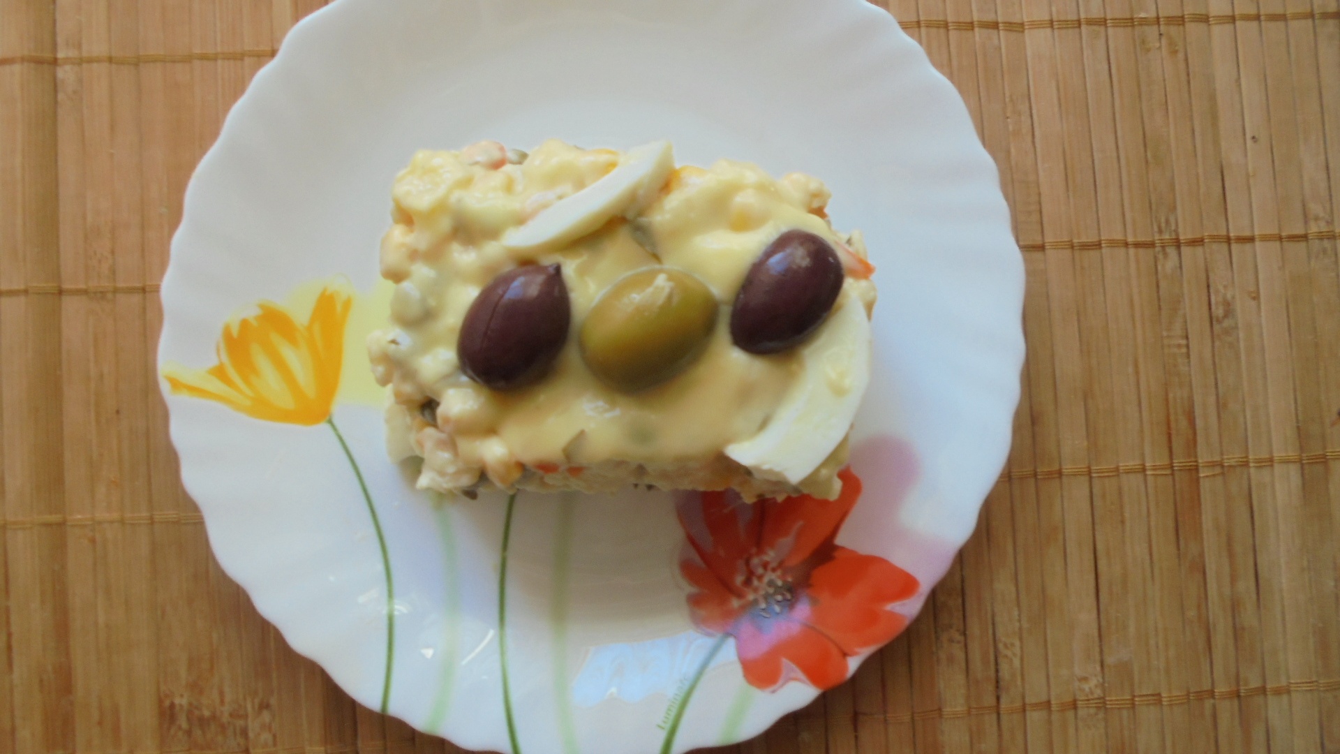 Salata de legume cu sos de maioneza si tarhon