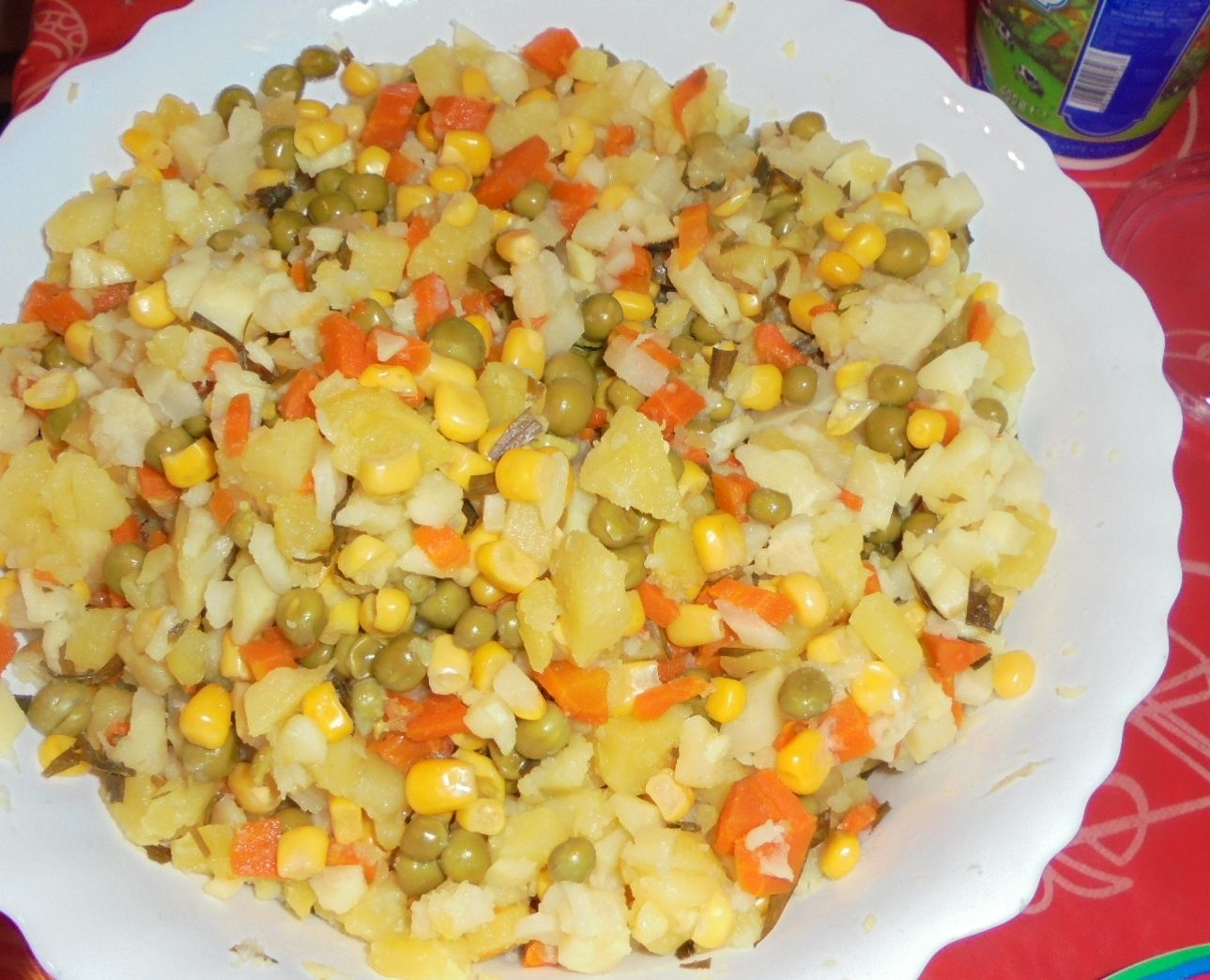 Salata de legume cu sos de maioneza si tarhon