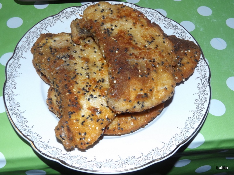 Peste pane cu salata de varza si lamaie inghetata