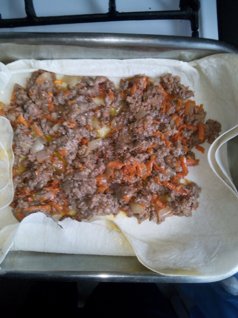 Placinta din lavas cu carne