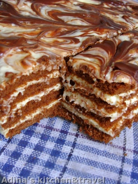 Prajitura cu foi pandispan, crema aromata si ciocolata