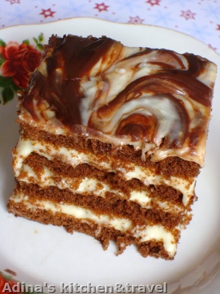 Prajitura cu foi pandispan, crema aromata si ciocolata