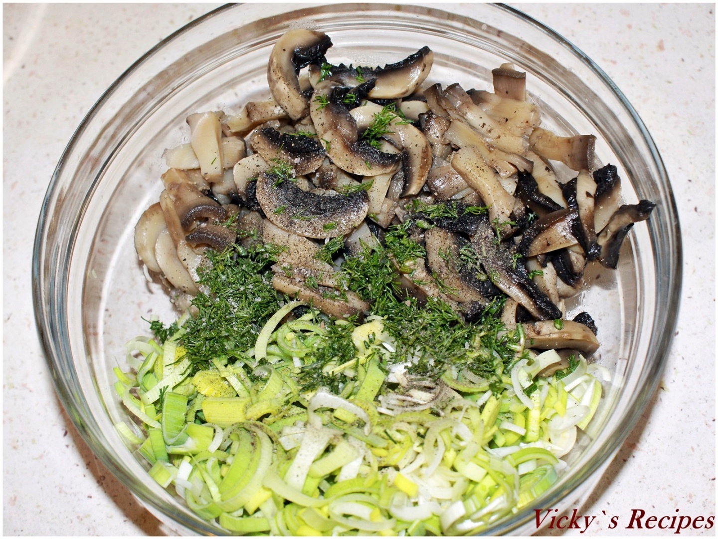 Salată de ciuperci și praz