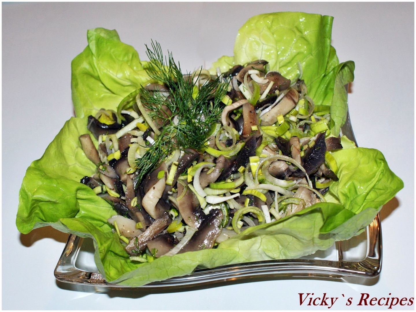 Salată de ciuperci și praz