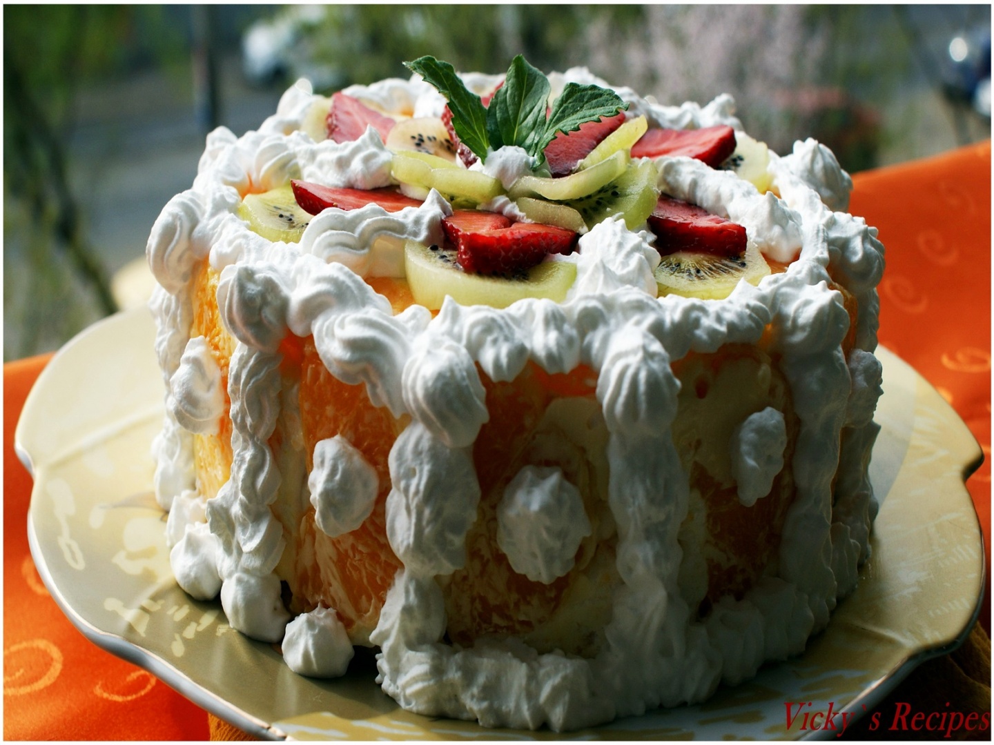 Tort cu portocale si frisca. Reteta fara coacere, simpla si delicioasa