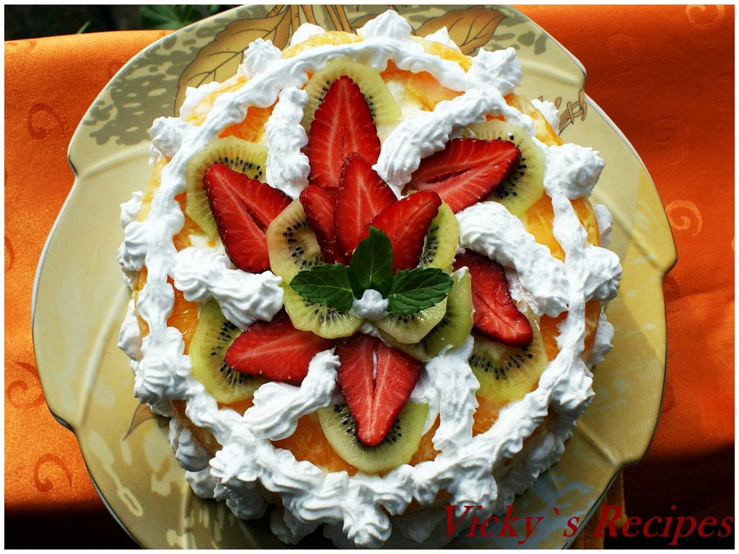 Tort cu portocale si frisca. Reteta fara coacere, simpla si delicioasa