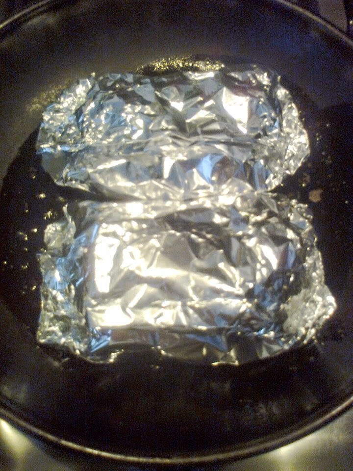 Somon in folie de aluminiu preparat rapid pe gratar si garnitura de broccoli