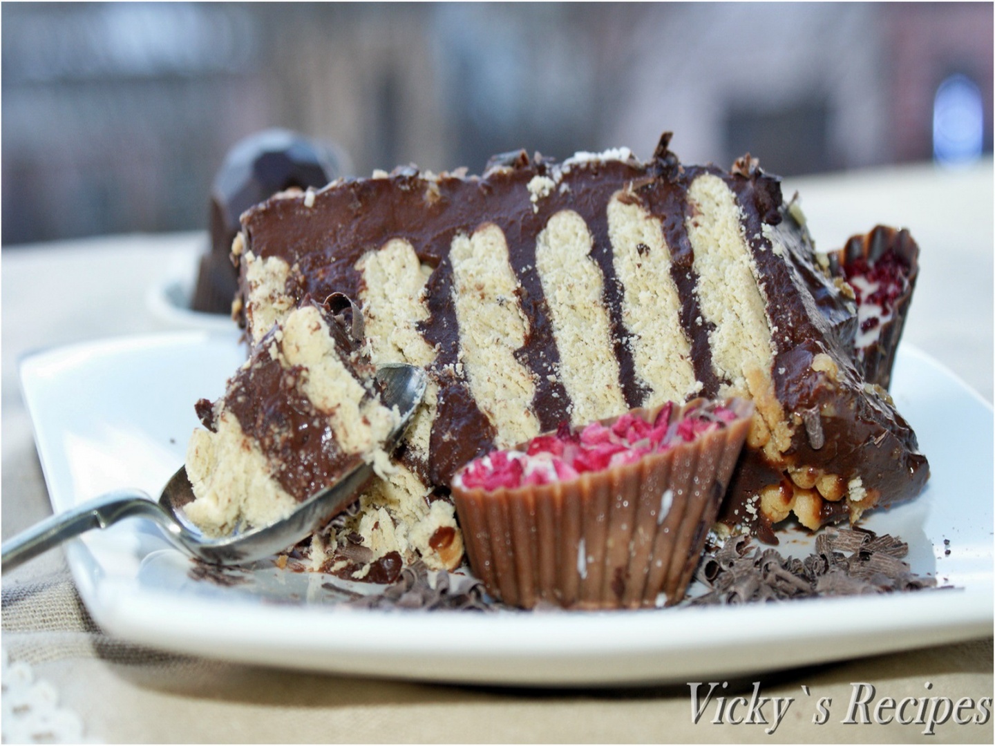 Tort de biscuiti cu crema de ciocolata