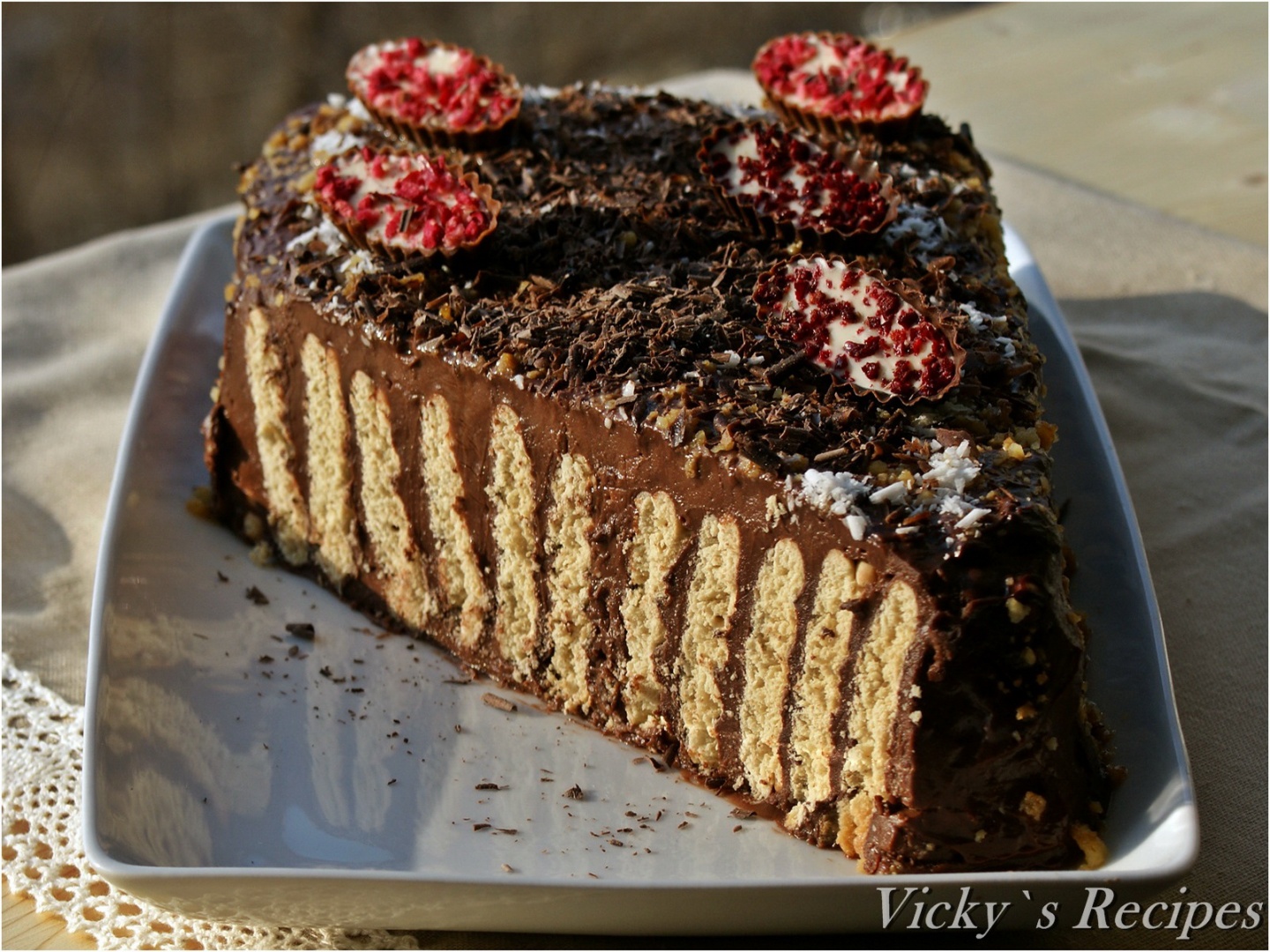 Tort de biscuiti cu crema de ciocolata