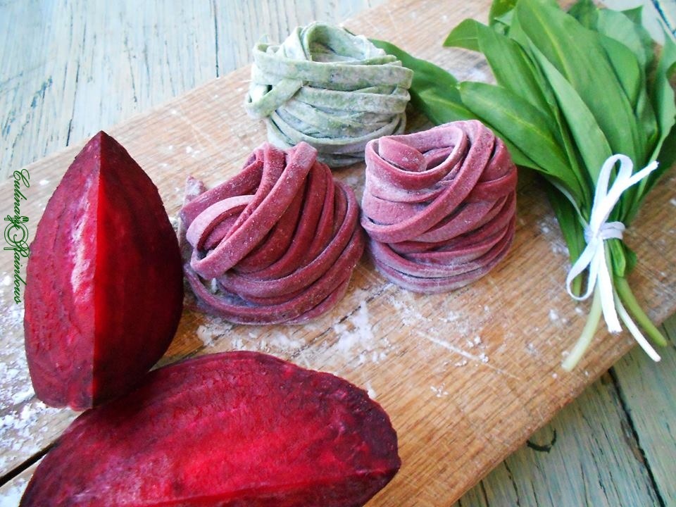 Tagliatelle cu leurda și sfecla rosie