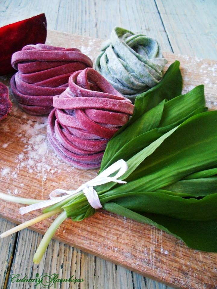 Tagliatelle cu leurda și sfecla rosie